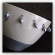 JBA-03 Juwelenbakje wit/grijs met zilverkleurige parels